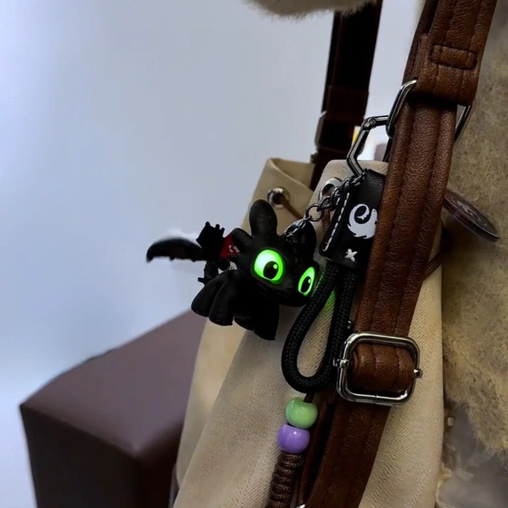Toothless Light-Up Night Fury/White Fury Keychain
