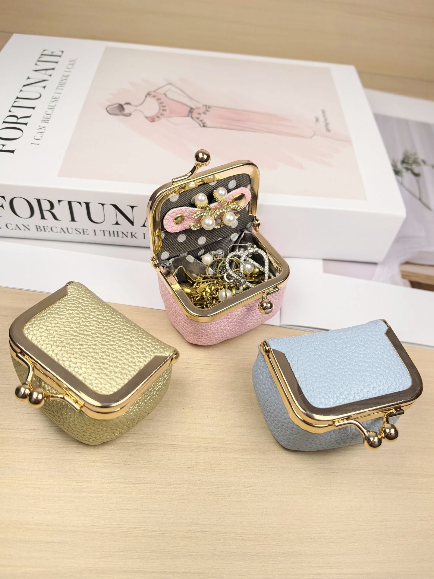 Mini Vintage Jewelry Case – Compact Coin Purse