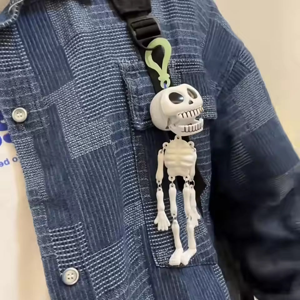 Spooky Pull String Skull Head Keychain – Funny Screaming Skeleton Keyring